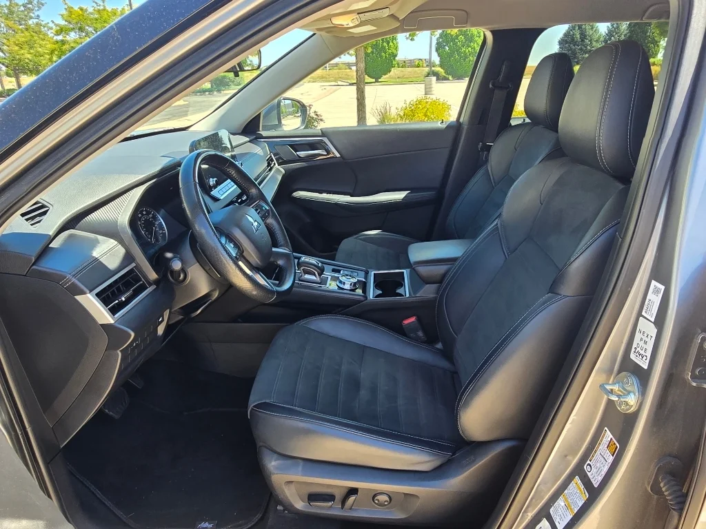 Used 2024 Gray Mitsubishi SE image 13