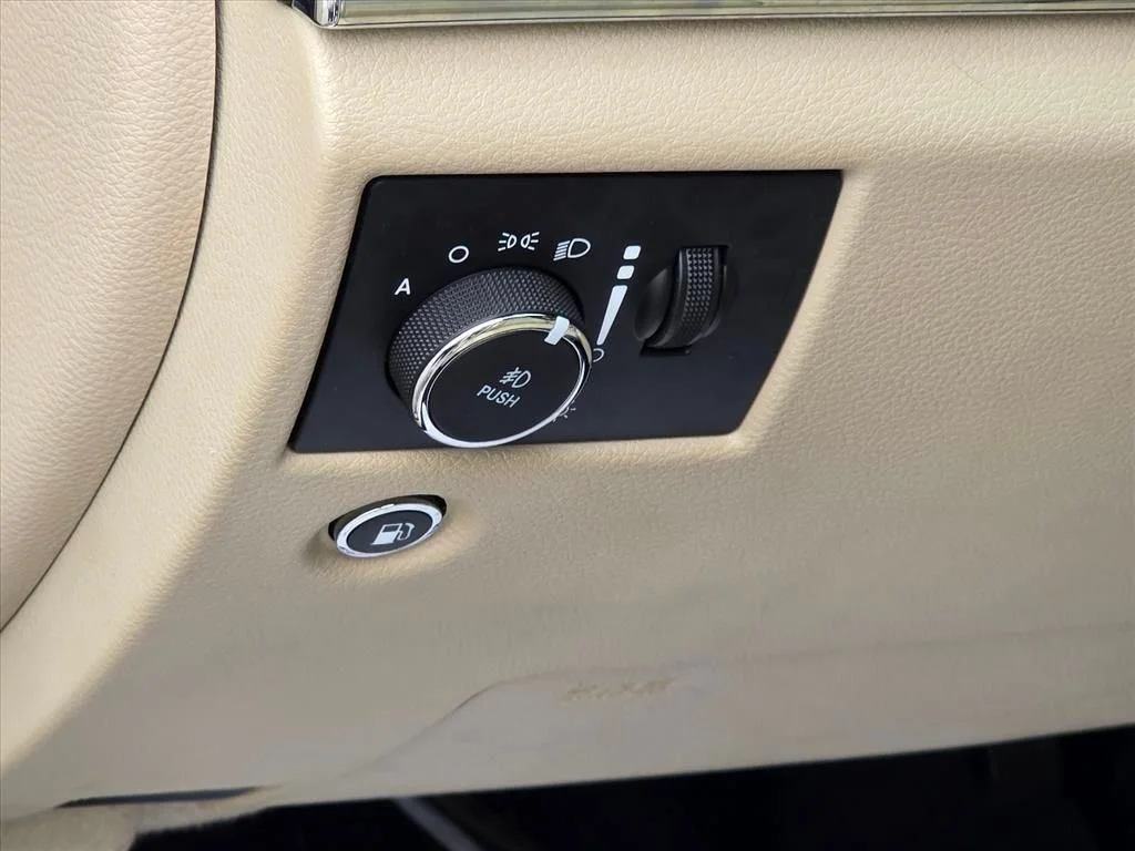 Used 2017 Gray Jeep Limited image 9