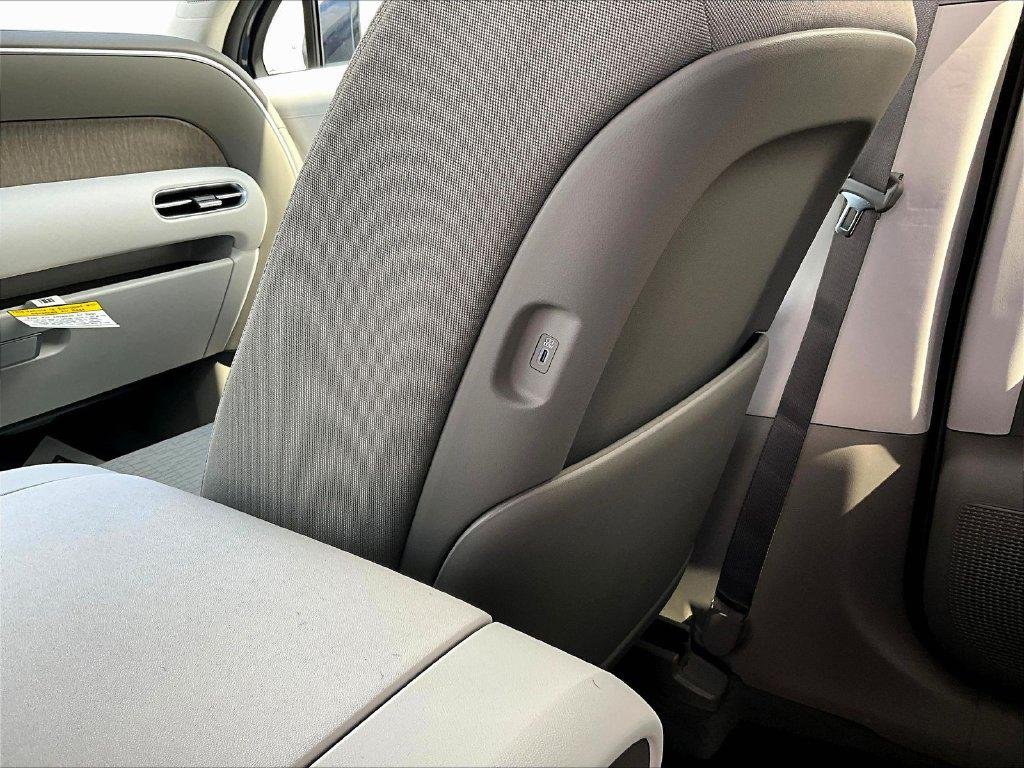 New 2027 Blue Hyundai SE AWD image 16