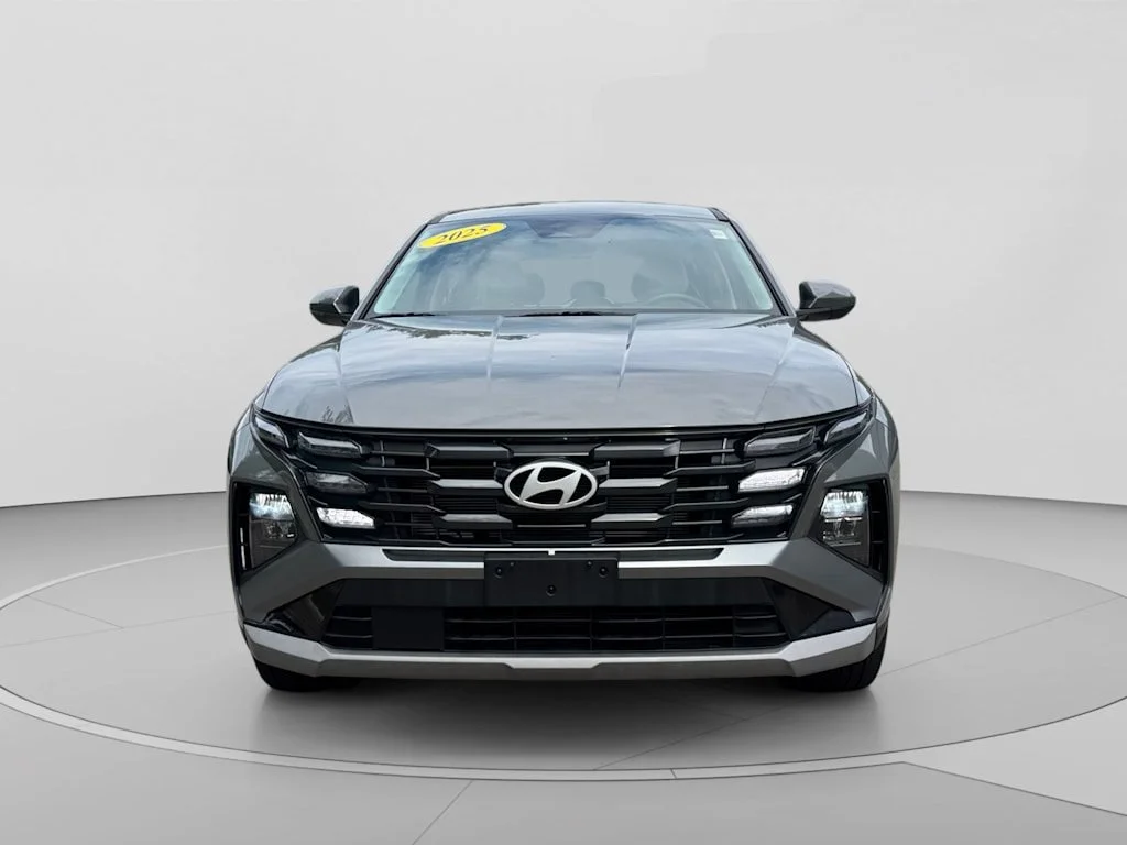 Used 2025 Gray Hyundai SE image 2
