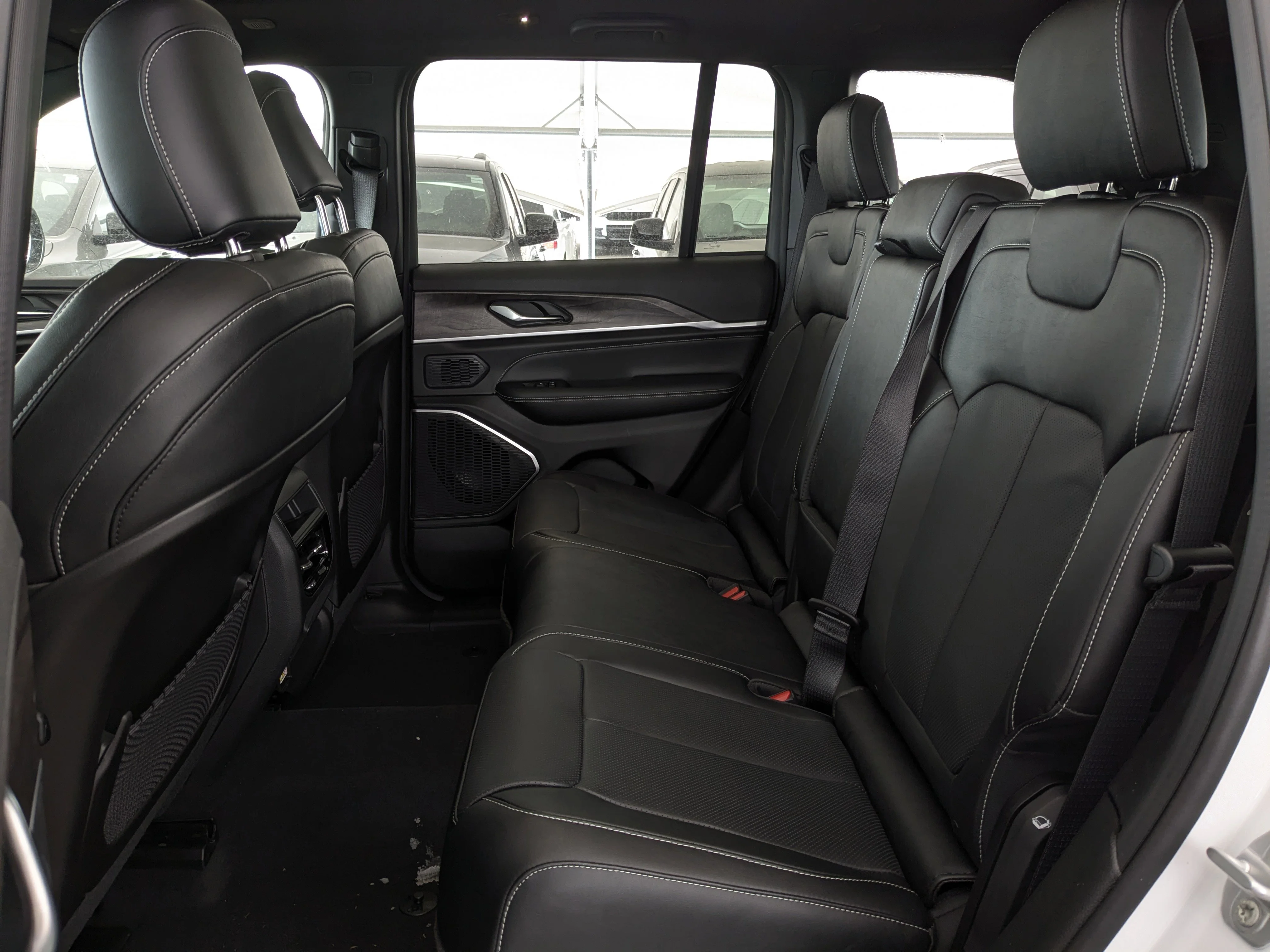 New 2026 White Jeep Limited Reserve - - Nappa Leather - Ventilated Seats - Trailer Tow Pack - Remote Start & More! image 28