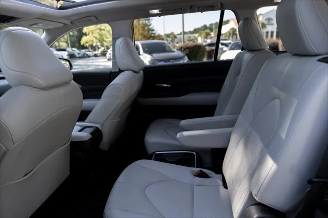 Certified Used 2025 PRECIOUS METAL Toyota  image 18