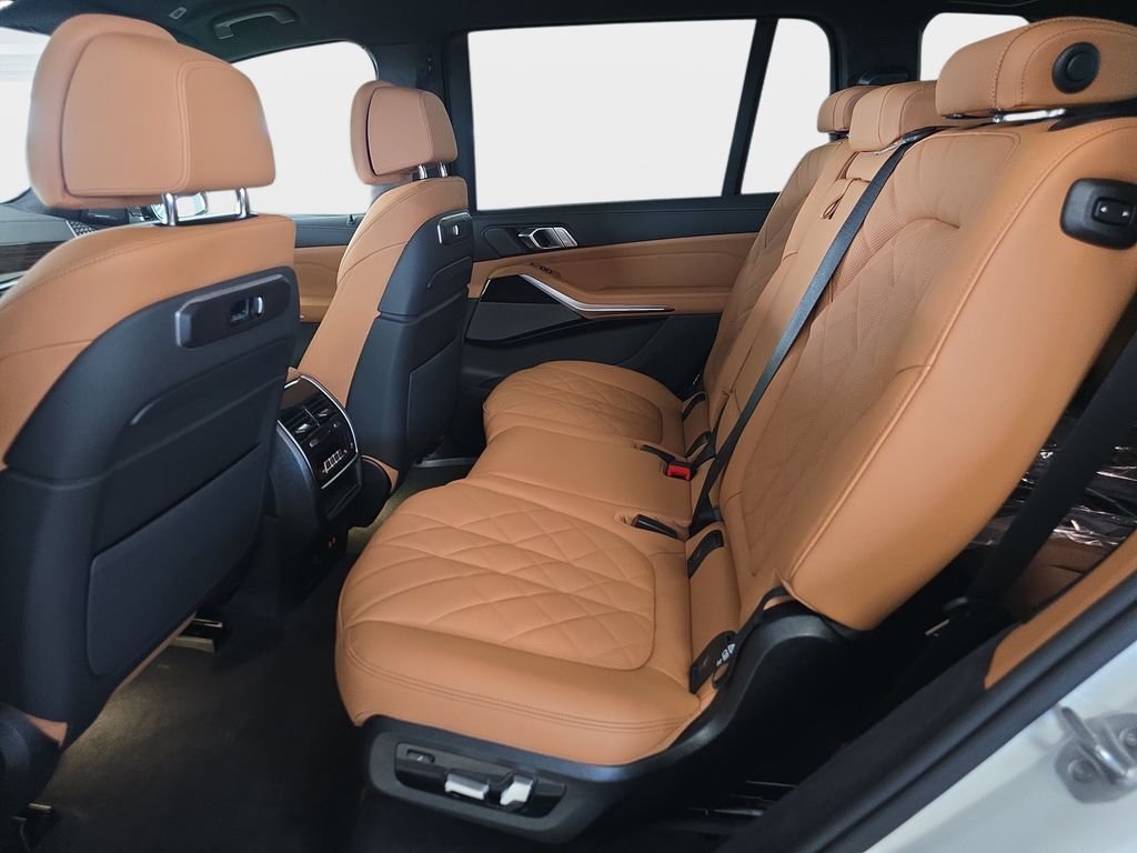 New 2027 Mineral White Metallic BMW xDrive40i image 9