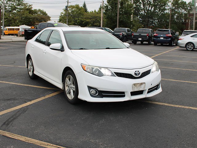 Used 2013 Super White Toyota SE image 4
