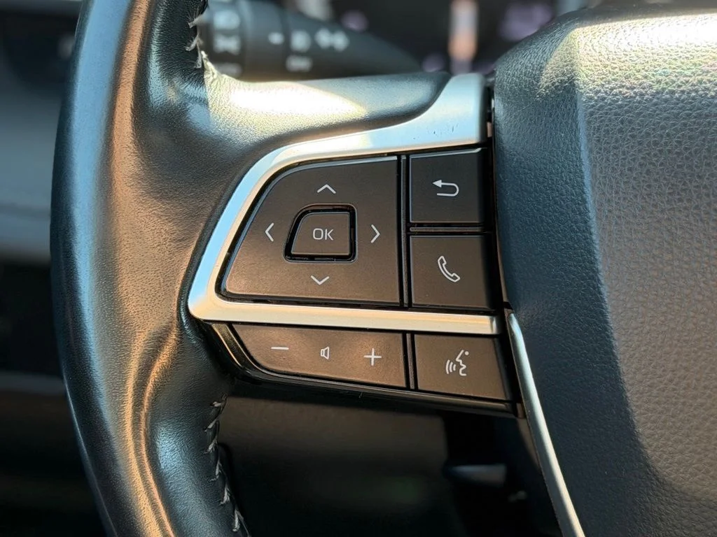 Used 2022 Beige Toyota XLE image 17