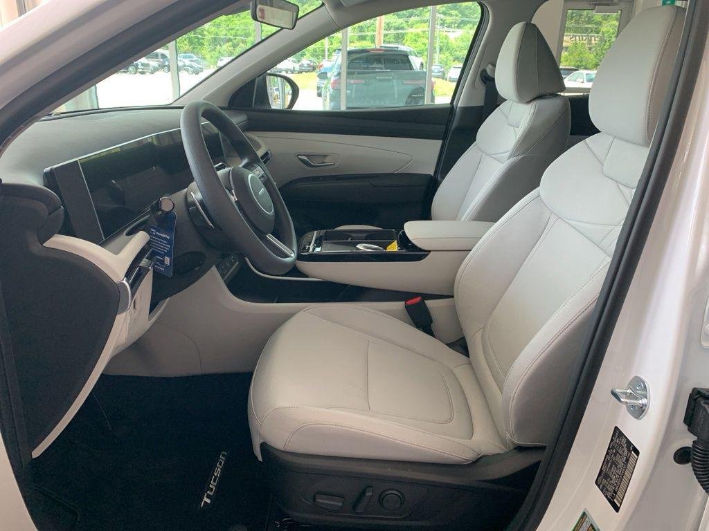 New 2026 White Hyundai SEL AWD image 3