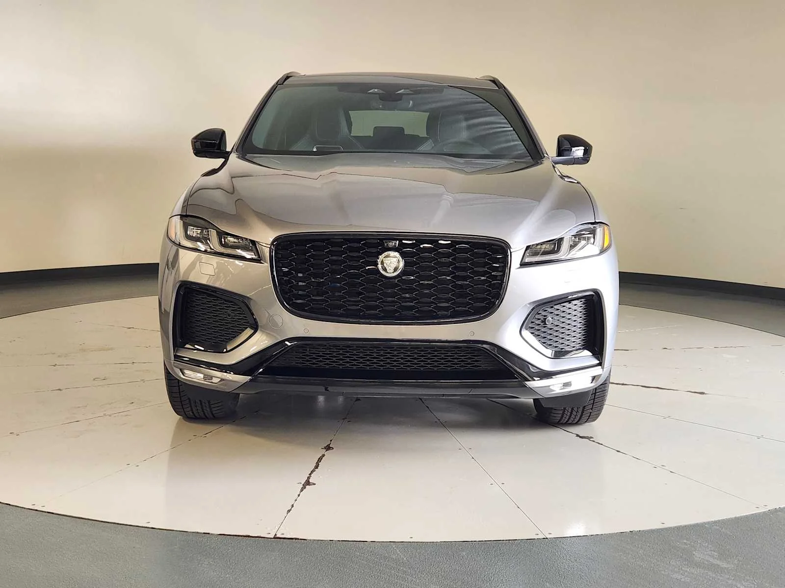New 2026 Eiger Grey Metallic Jaguar R-Dynamic S image 16