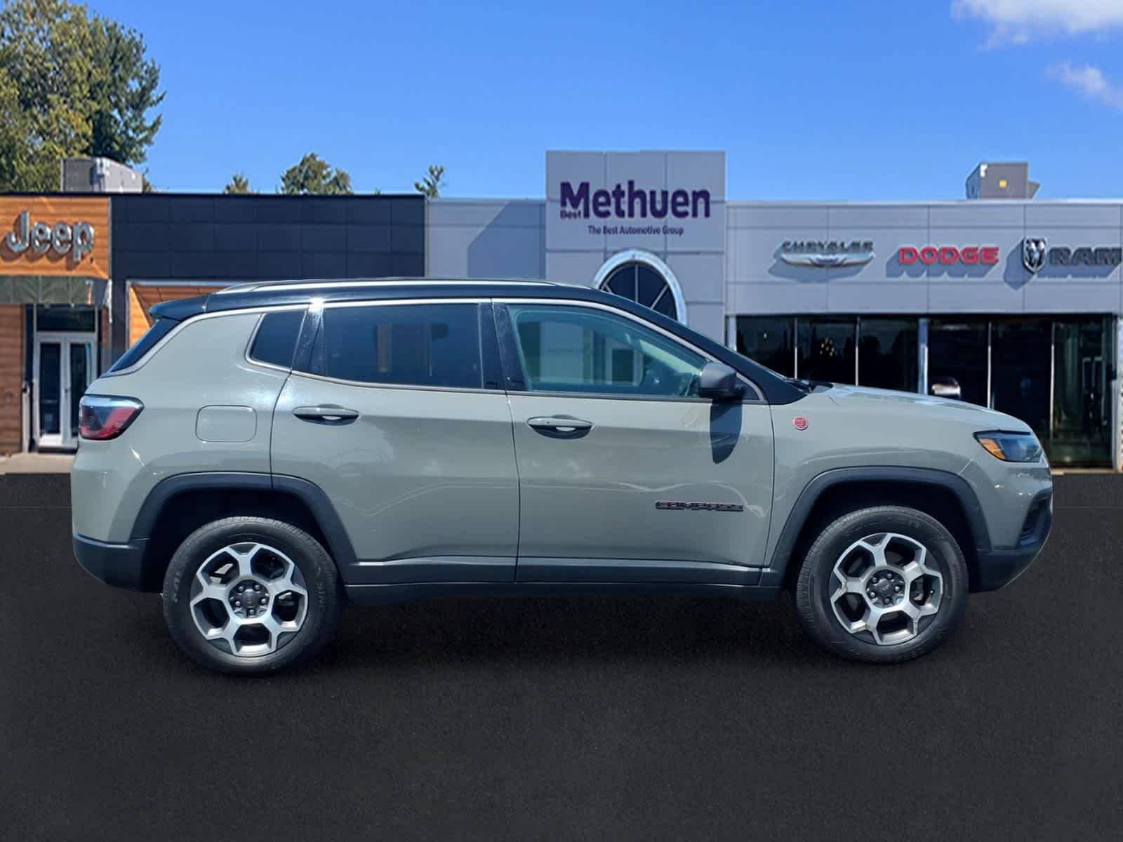 Used 2022 Sting-Gray Clearcoat Jeep Trailhawk image 3