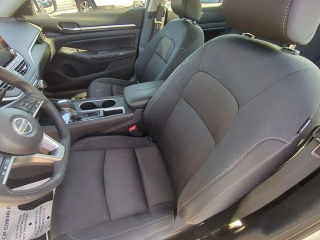 Used 2022 White Nissan 2.5 SV image 21