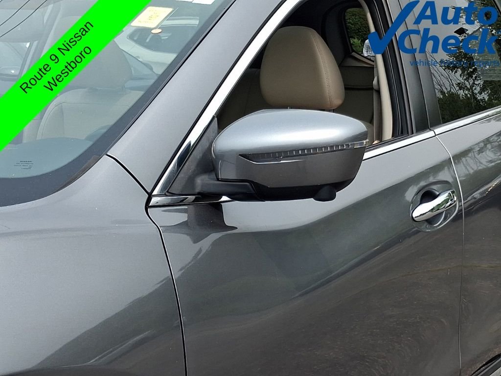 Used 2017 Gray Nissan SL image 6