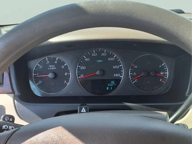 Used 2007 White Chevrolet 3.5L LT image 8