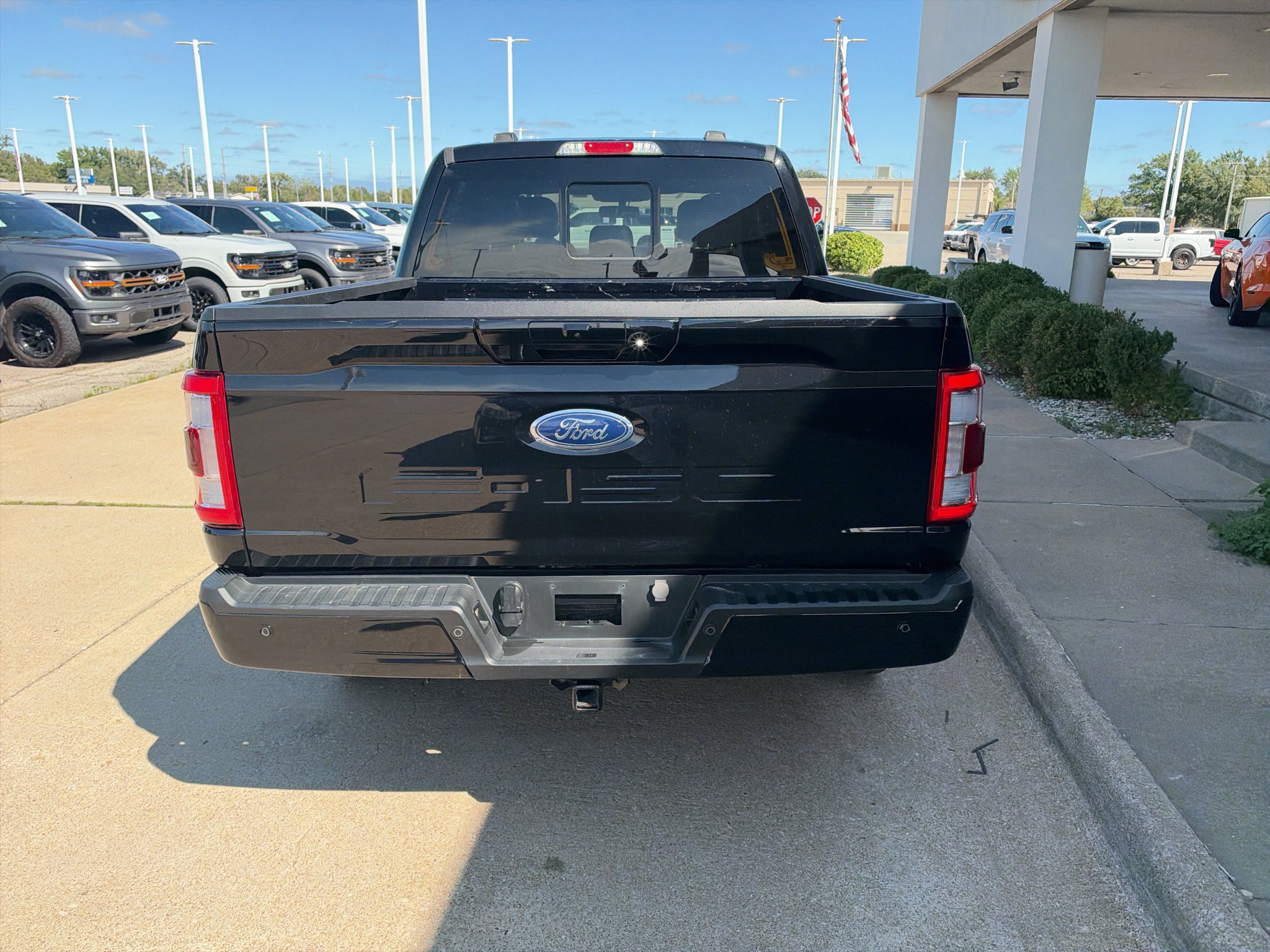 Used 2023 Agate Black Metallic Ford LARIAT image 7