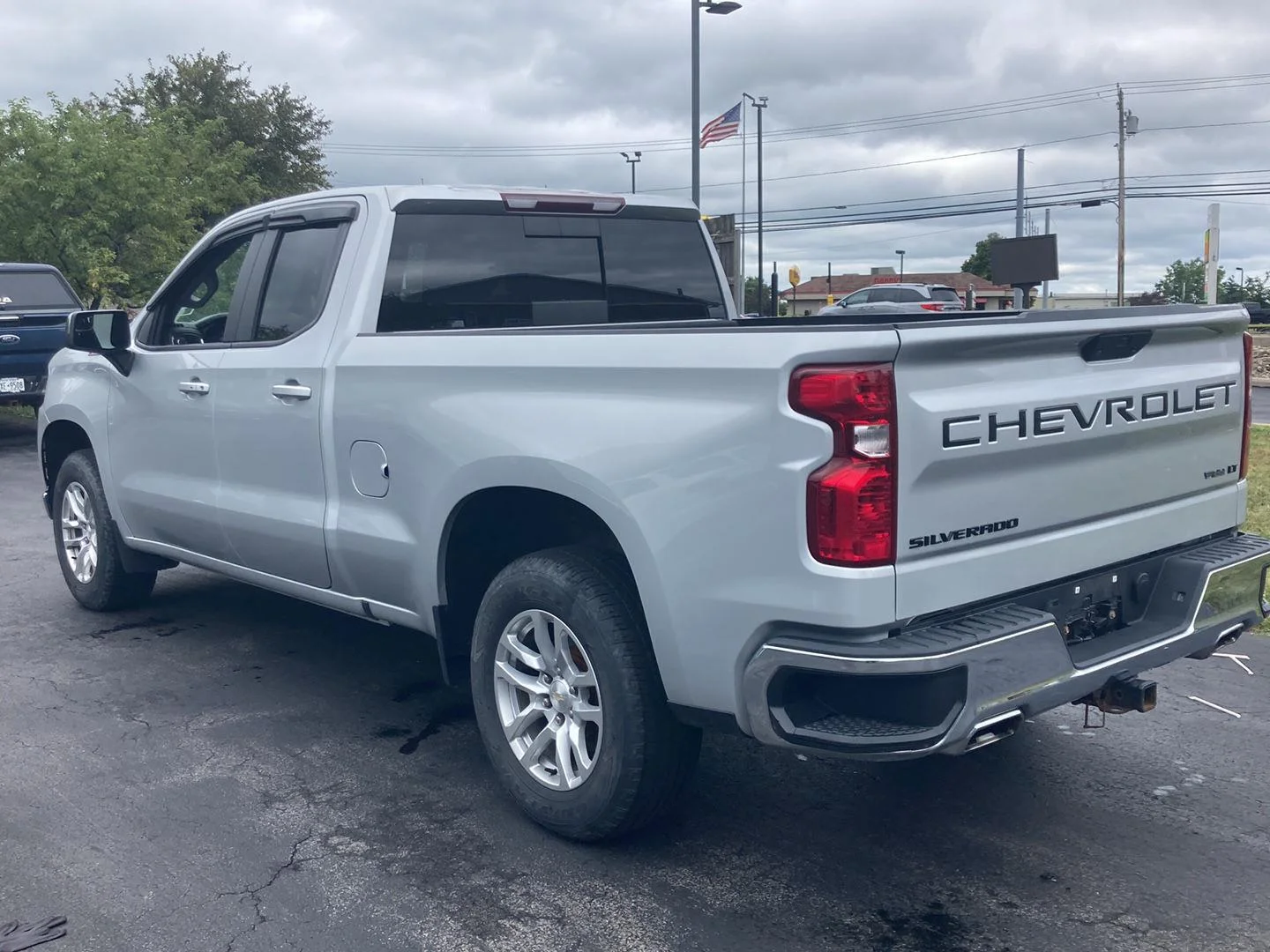 Used 2020 SILVER ICE METALLIC Chevrolet LT image 5