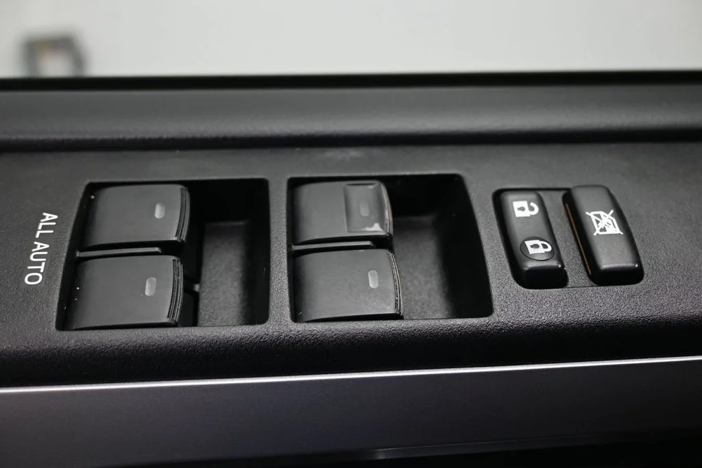 Used 2014 Gray Toyota SR5 image 12