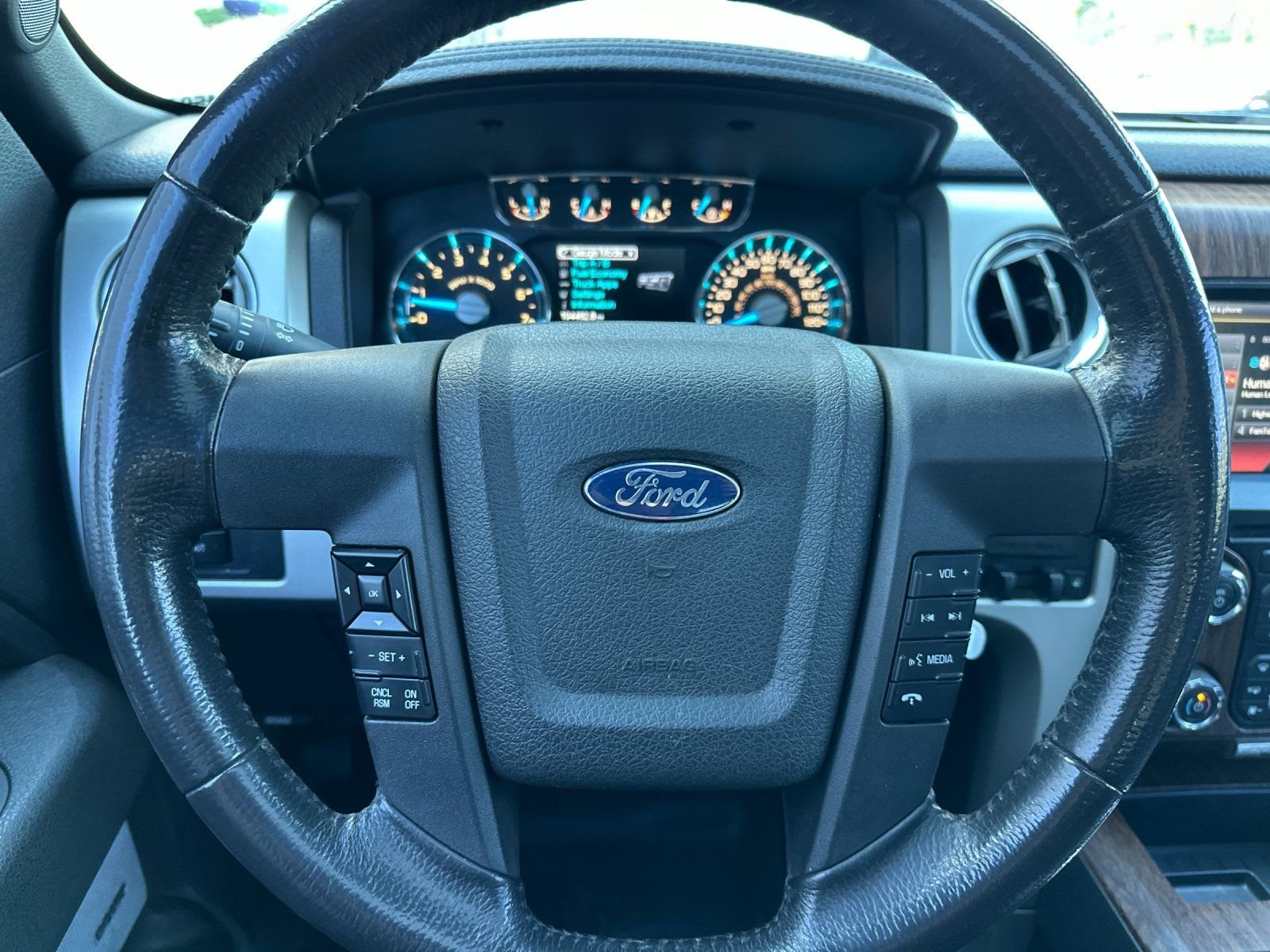 Used 2013 White Ford Lariat image 21