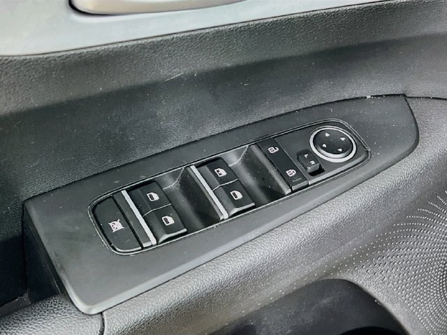 2023 Kia Forte LXS - Photo 9