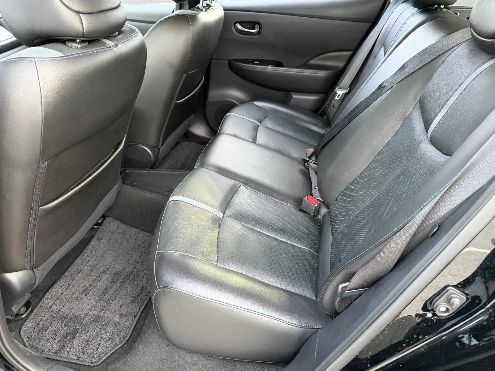 Used 2019 Super Black Nissan SL PLUS image 17