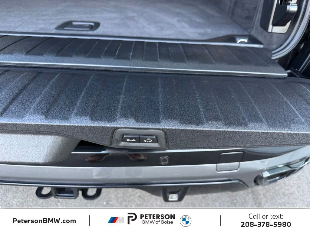 Used 2025 Black BMW M60i image 14