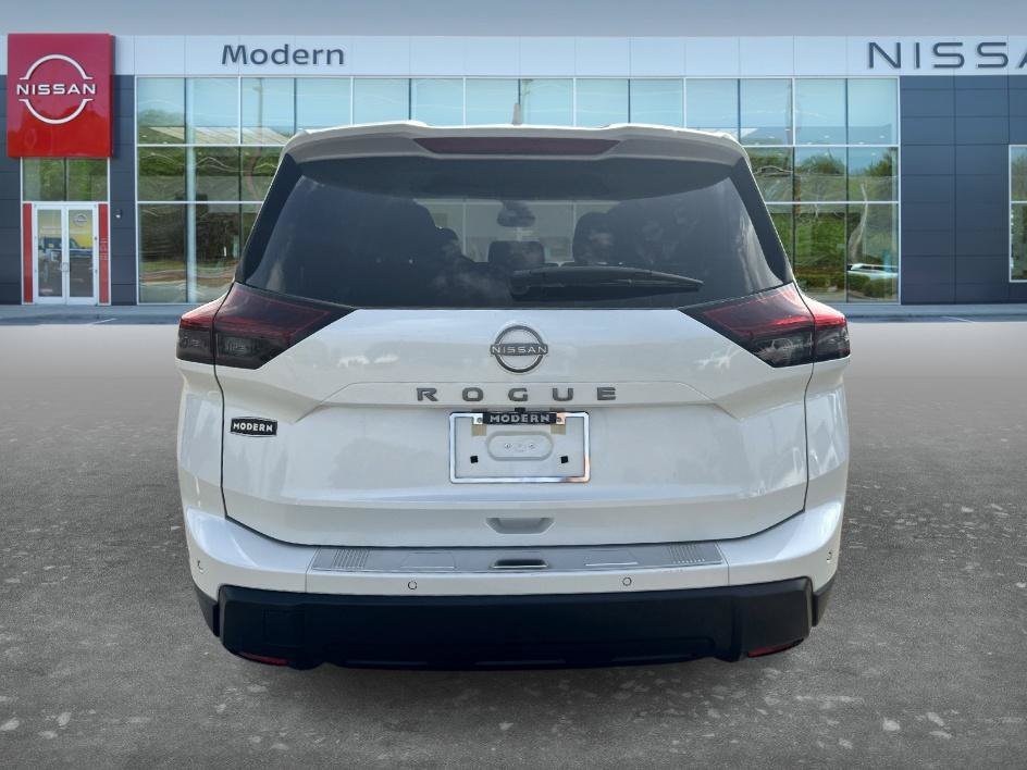 Used 2025 Everest White Pearl Nissan SV image 6