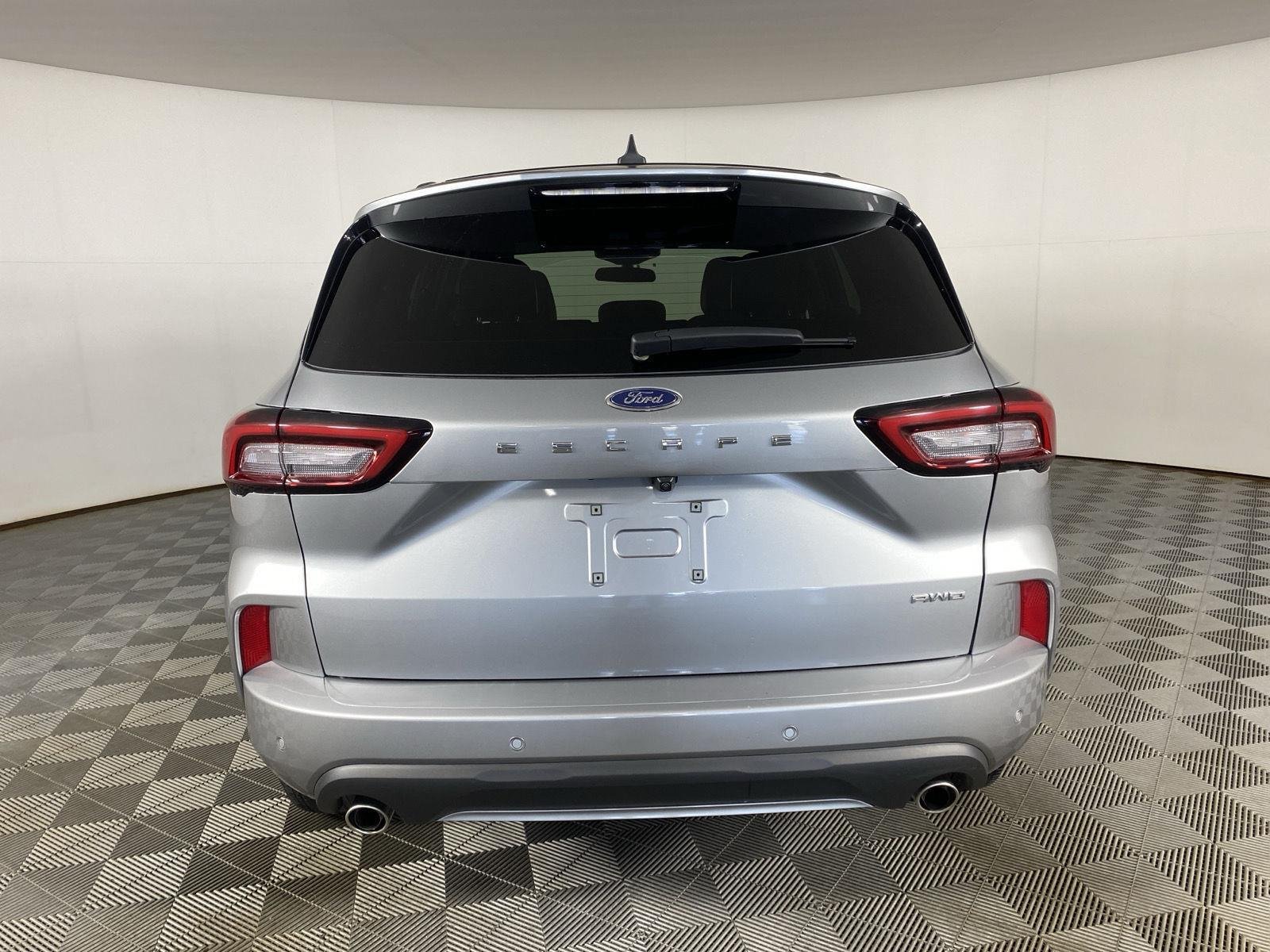 Used 2023 Iconic Silver Ford ST-Line image 8
