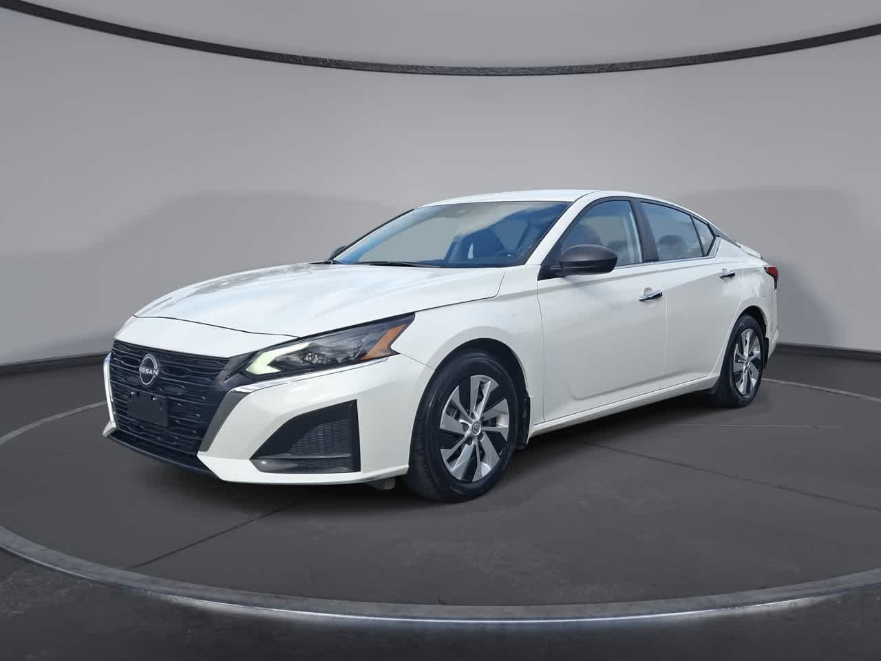 Certified Used 2024 Glacier White Nissan 2.5 S image 1