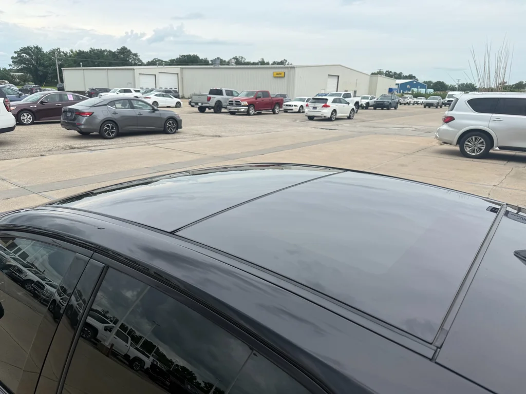 Used 2022  Toyota XSE V6 image 10