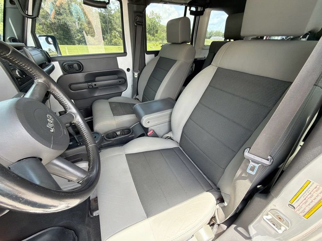 Used 2008 Silver Jeep Unlimited X image 15