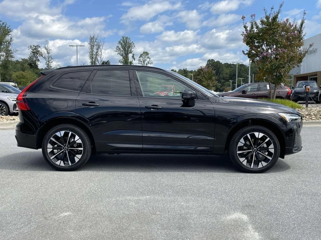 2026 Volvo XC60 Plus - Photo 25