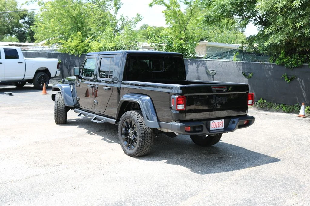 Used 2024  Jeep Sport image 3