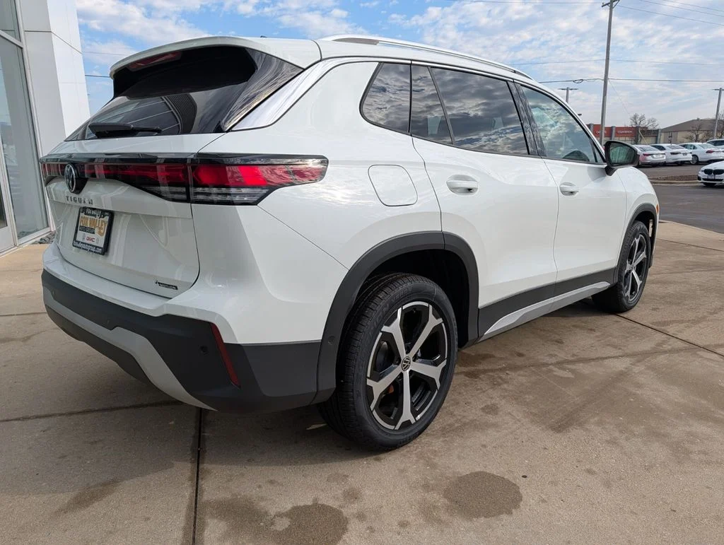New 2026 White/off-white Volkswagen 2.0T SE image 3