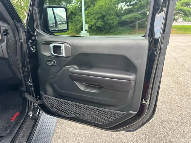 Used 2018 Black Jeep Sport S image 19