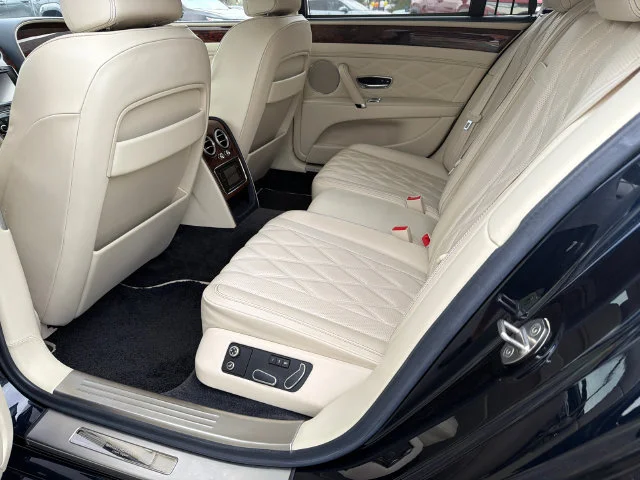 Used 2014 Blue Bentley W12 image 21