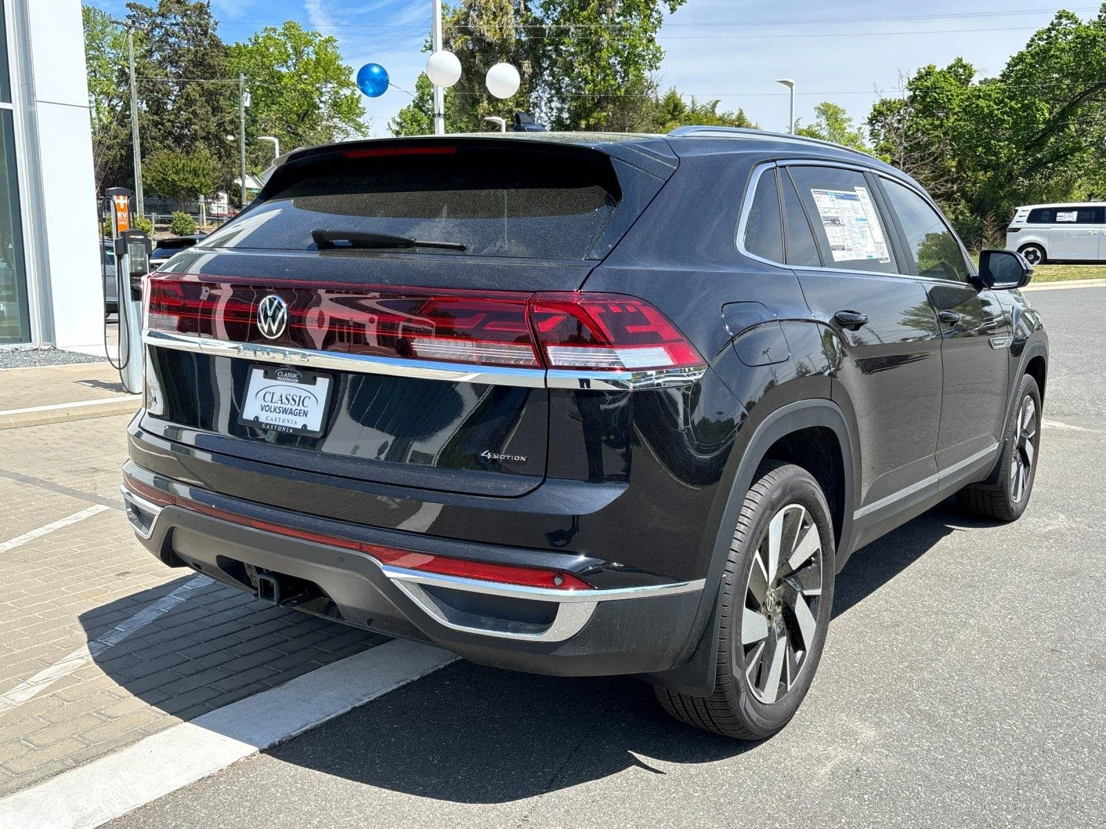 New 2025 Deep Black Pearl Volkswagen 2.0T SEL image 5