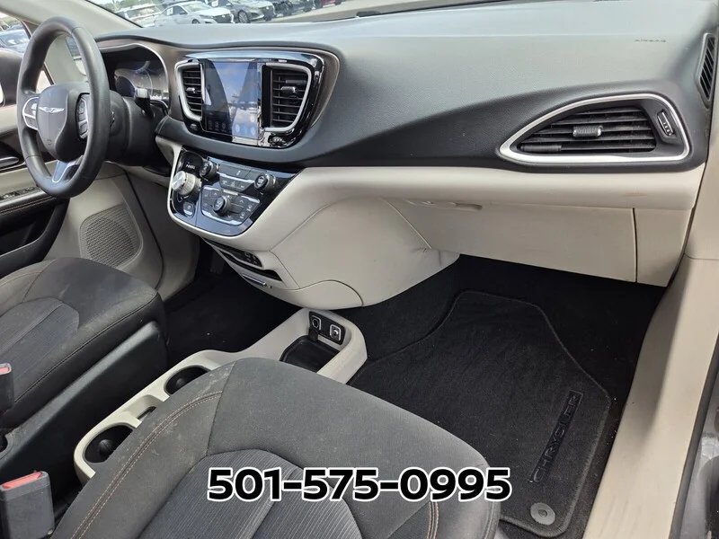 Used 2017 Crystal Metallic CHRYSLER TOURING FWD image 16