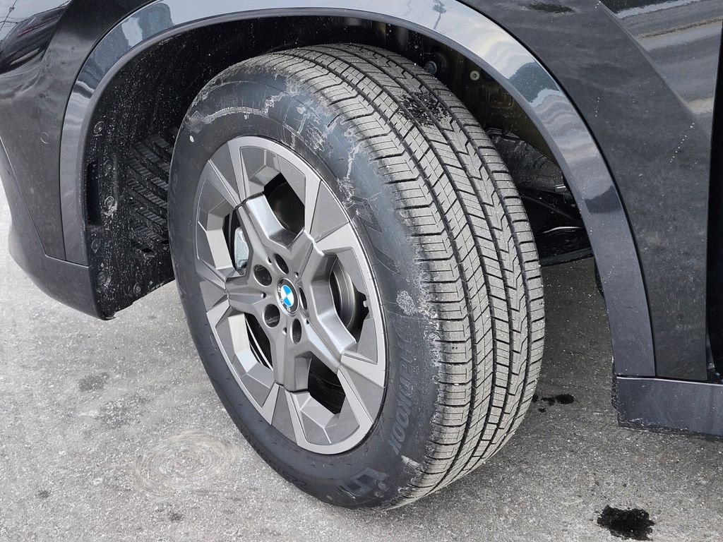 Used 2026 Black BMW xDrive28i image 33