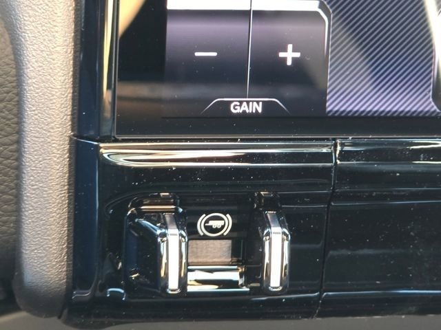 New 2026 Diamond Black Crystal Pearl-Coat Exterior Paint RAM Laramie image 24