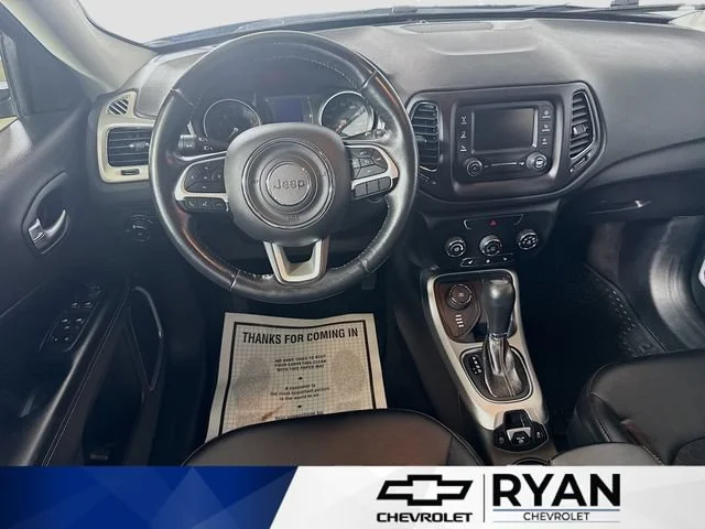 Used 2018 Silver Jeep Latitude image 21