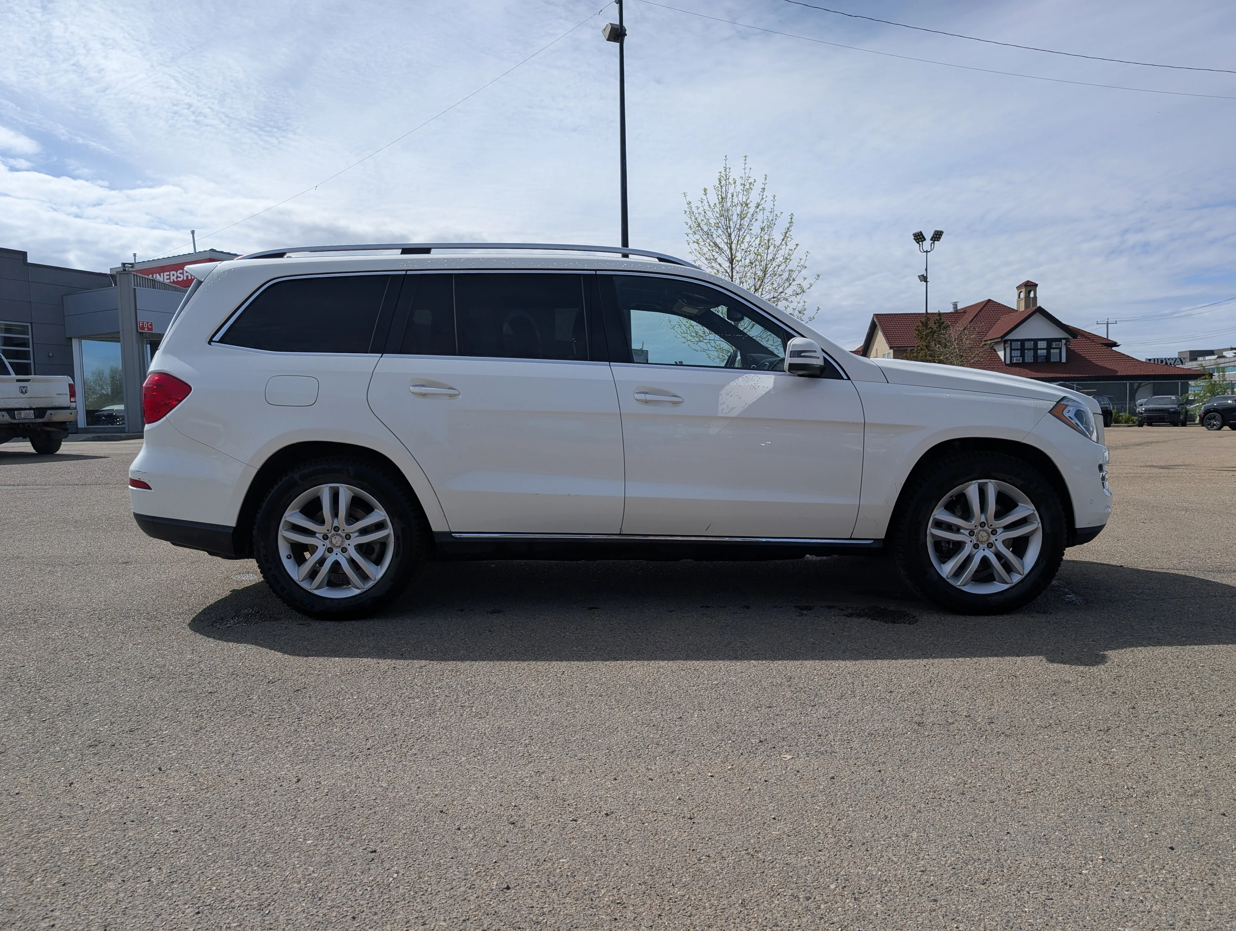 Used 2013 White Mercedes-Benz GL 350 BlueTEC image 8