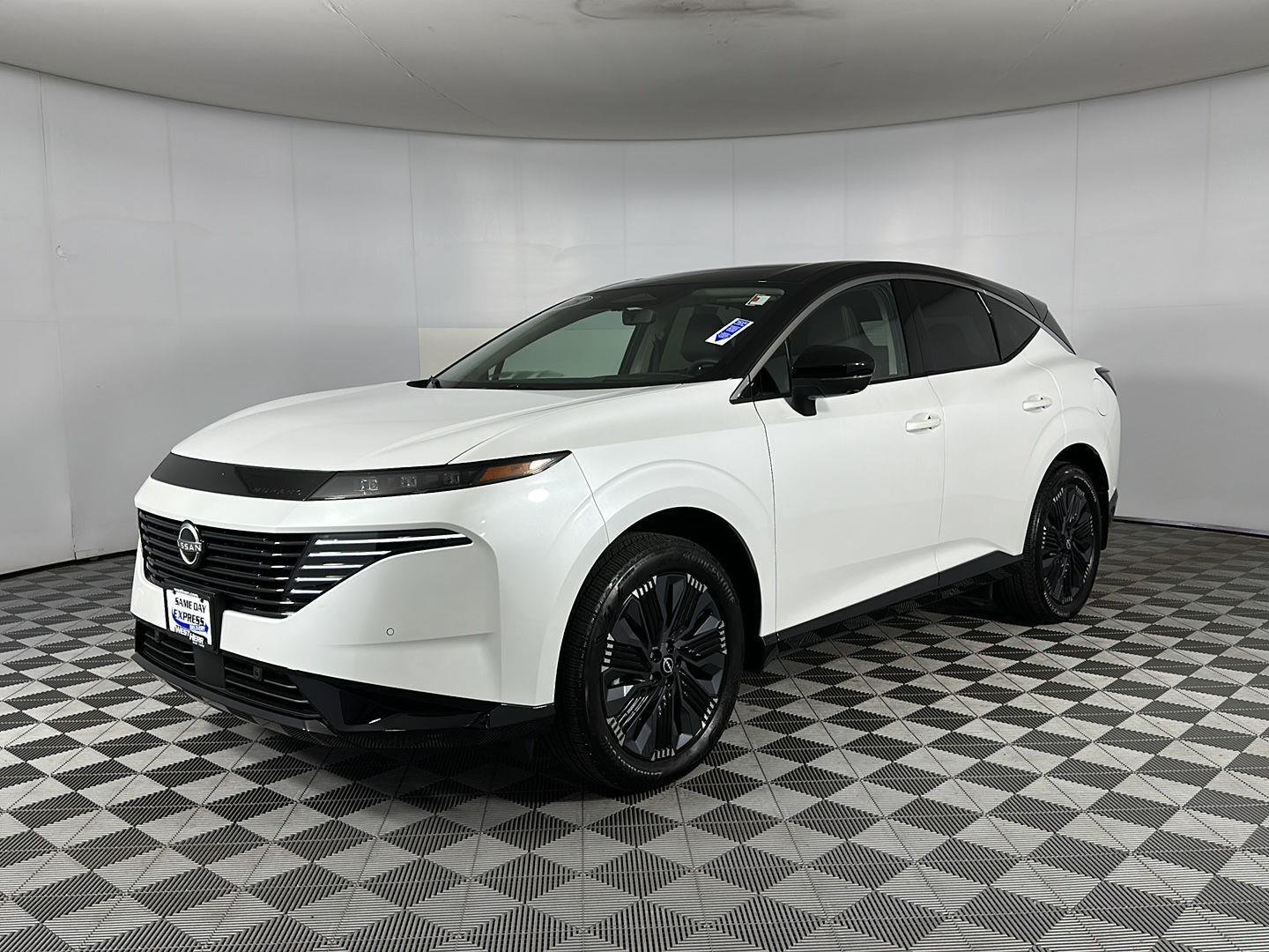 Used 2025 Everest White Pearl Tricoat/Super Black Nissan Platinum image 5