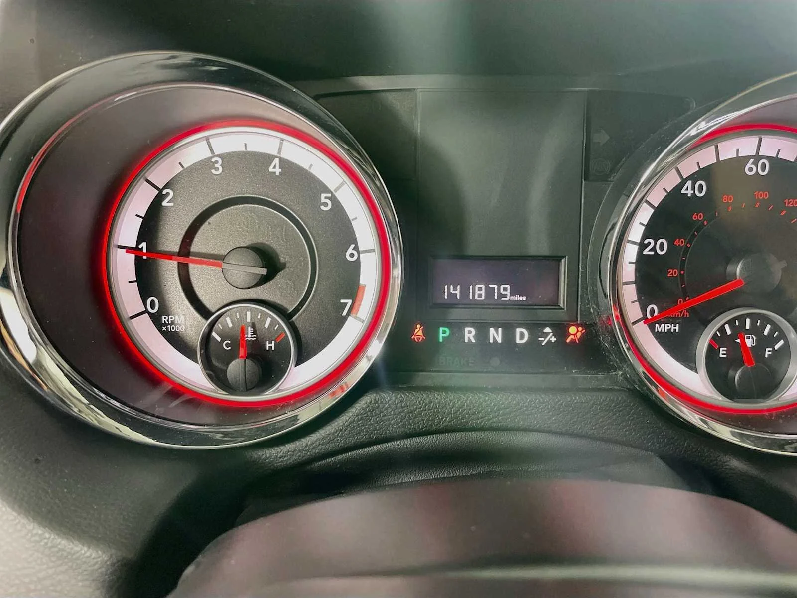 Used 2014 Bright White Clearcoat Dodge SXT image 10