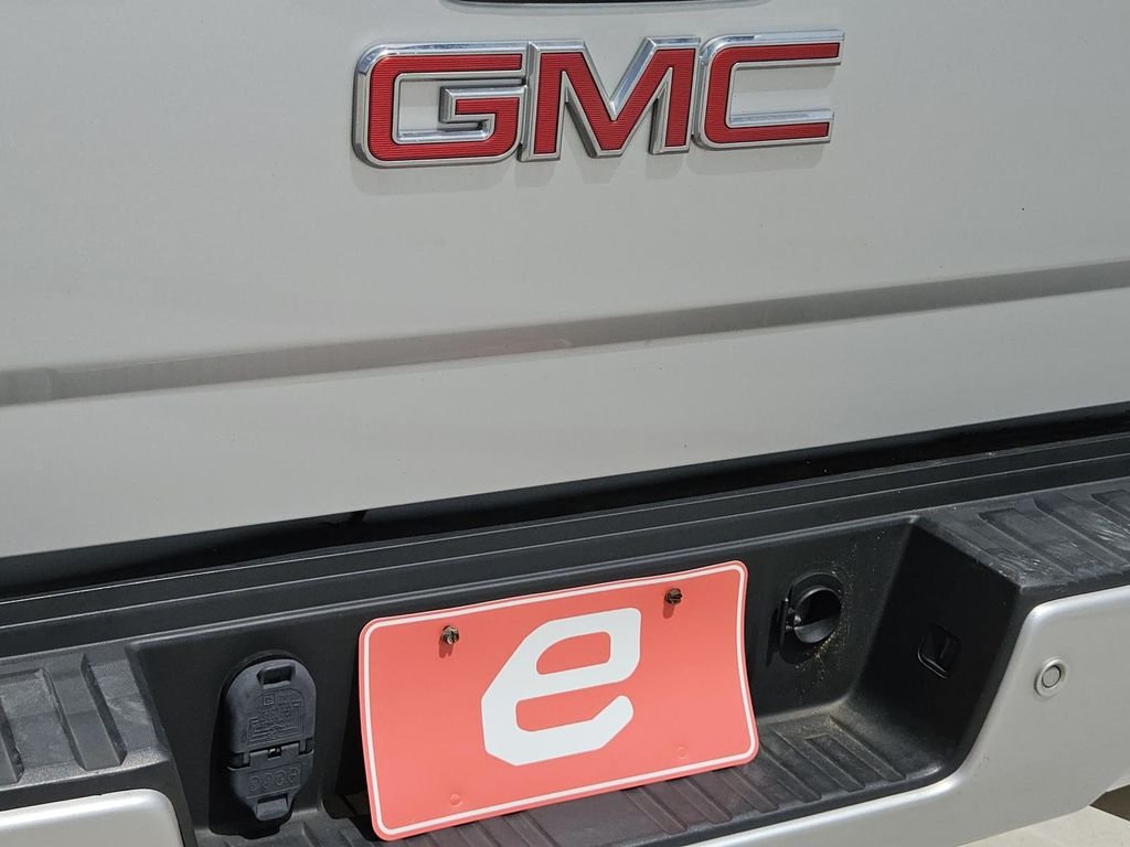 Used 2018 Silver GMC Denali image 44
