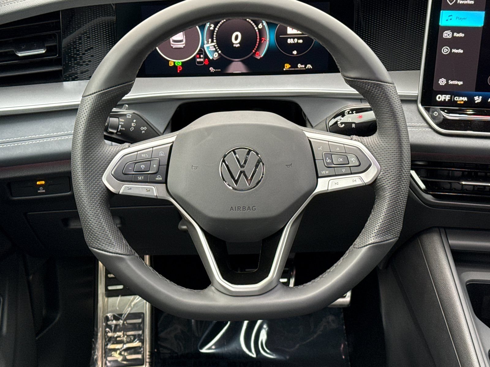 New 2026 Opal White W/Deep Black Roof Volkswagen 2.0T SE R-Line Black image 13