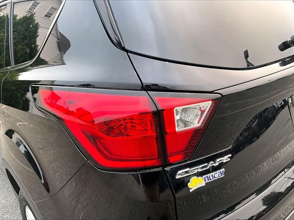 Used 2019 Black Ford SE image 34