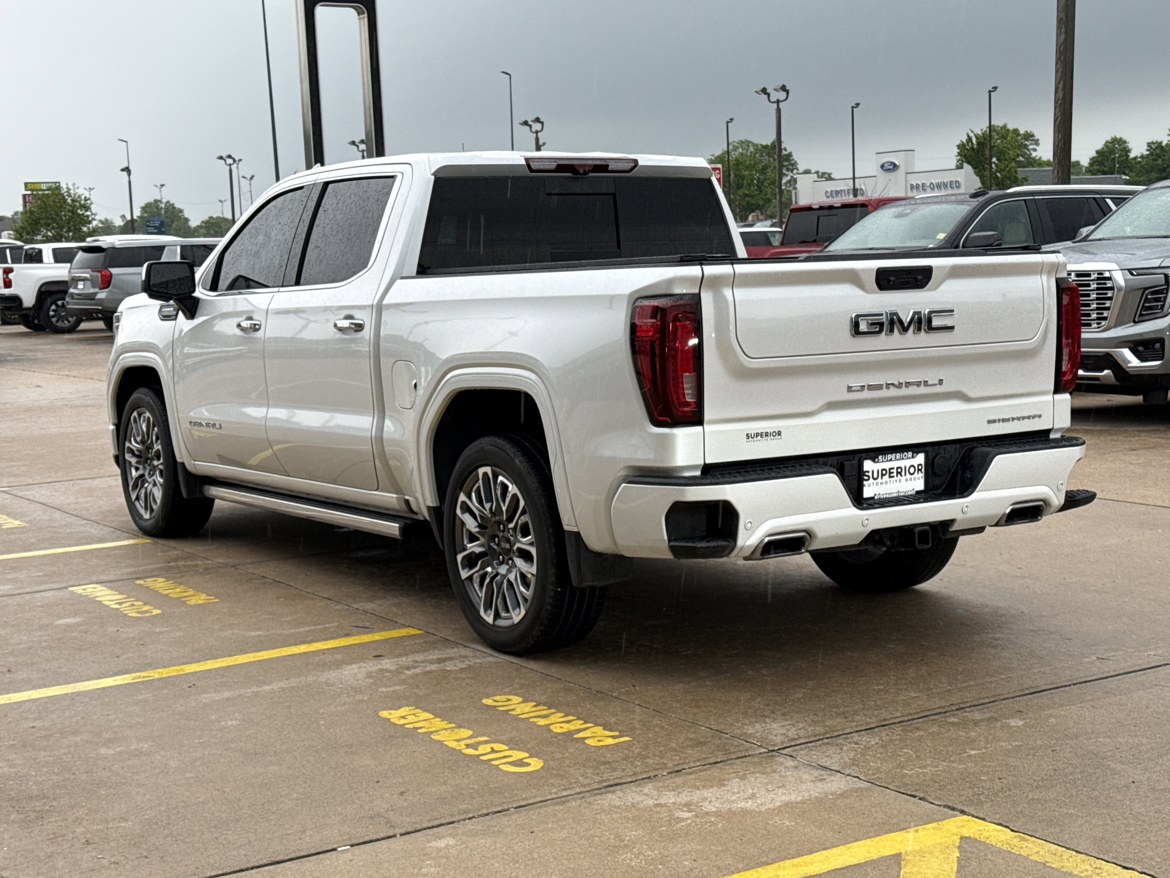 Used 2023 White Frost Tricoat GMC Denali Ultimate image 10