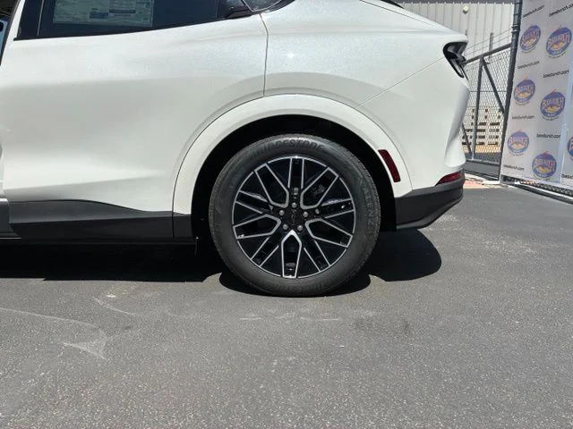 New 2026 Star White Metallic Tri-Coat Ford Premium image 16
