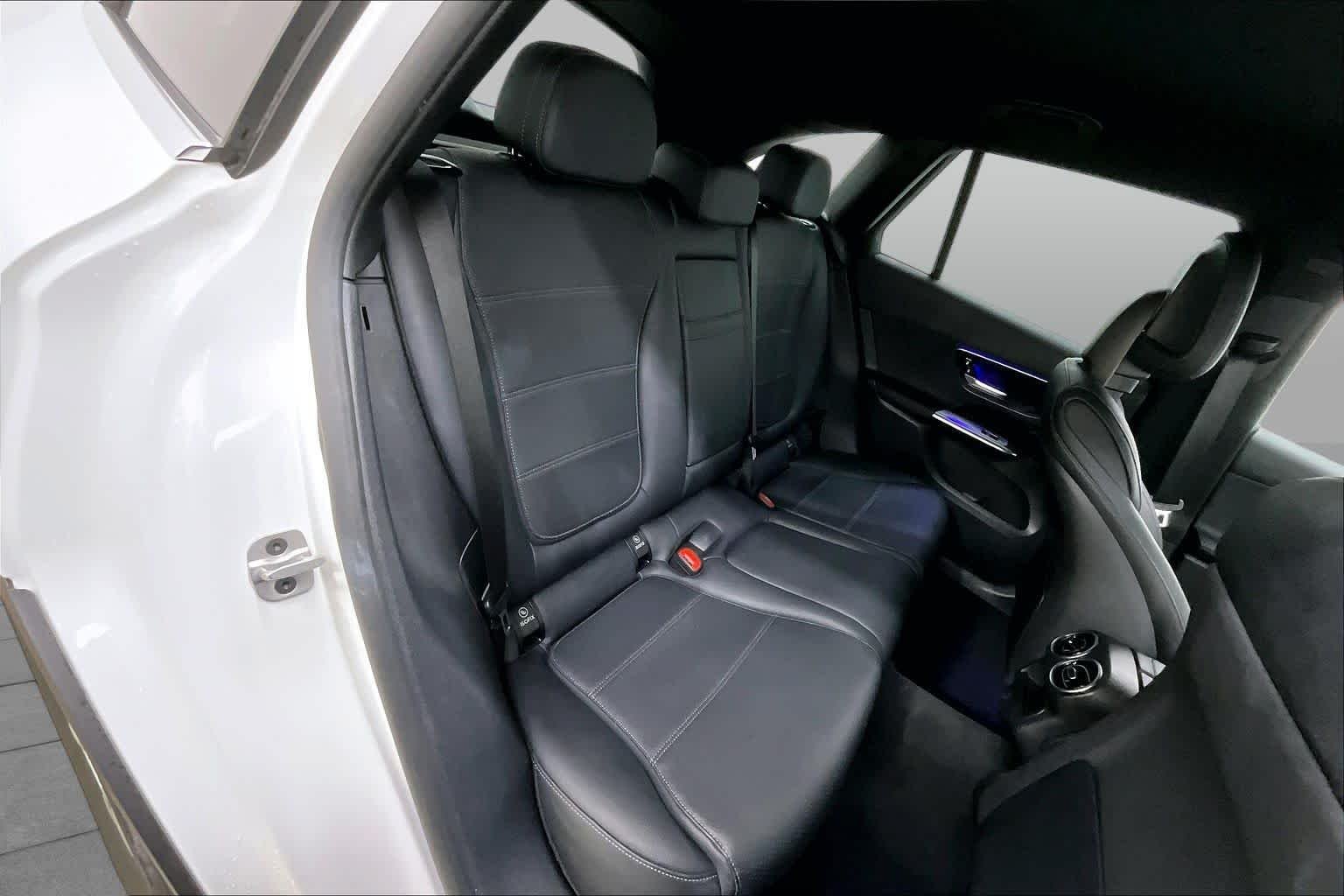 Used 2025 Polar White Mercedes-Benz GLC 300 image 19