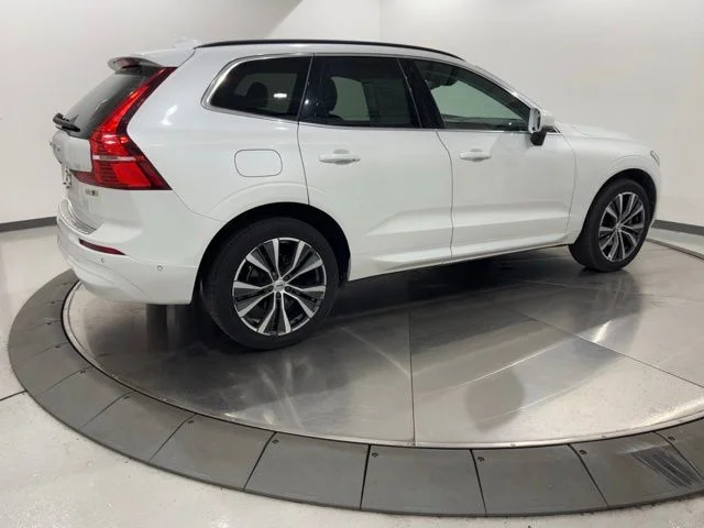 Certified Used 2022 Crystal White Volvo Momentum image 5