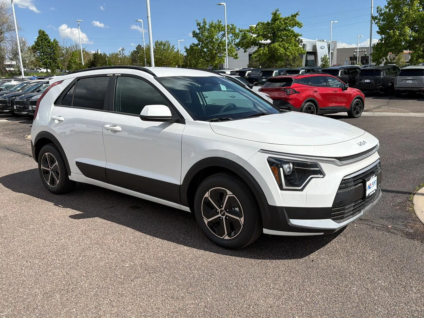 New 2026 Snow White Pearl Kia LX image 3