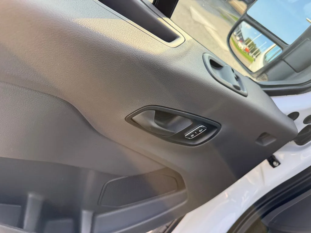 Used 2025 White Ford XL image 5