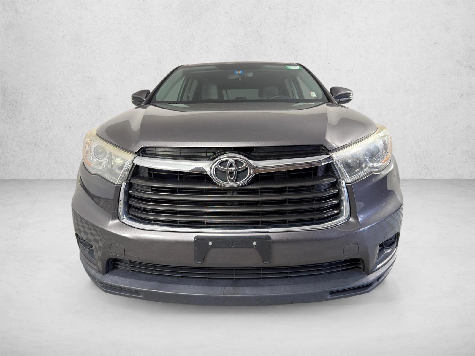 Used 2016 Predawn Gray Mica Toyota LE image 8
